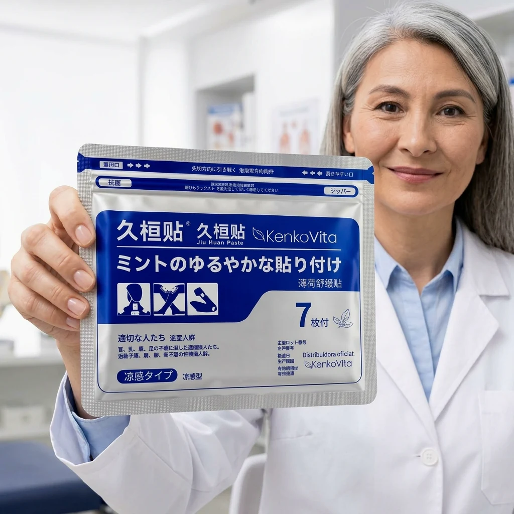 Médica experiente apresentando embalagem KenkoVita